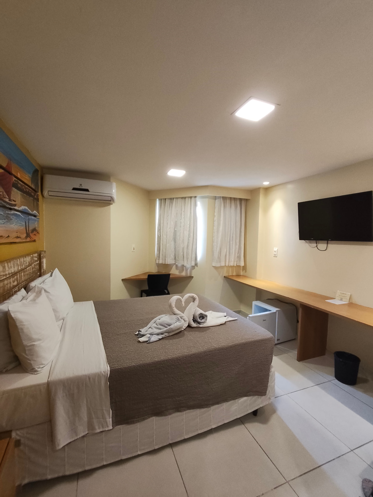 Suíte Duplo Standard P1 - cama e mesa